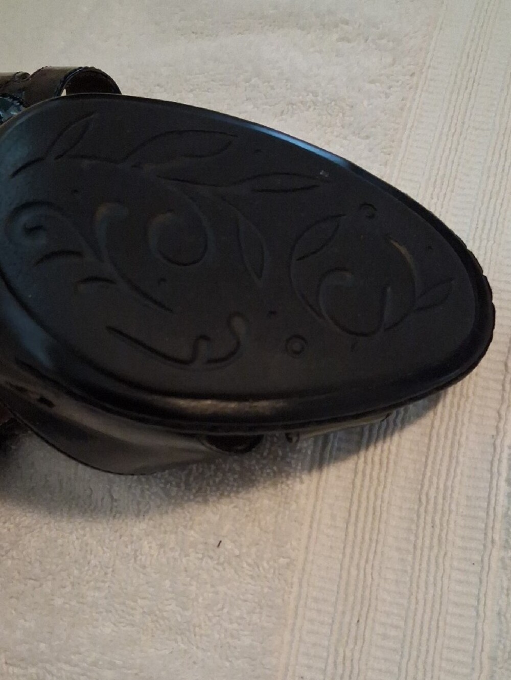 Comfortiva Black Patent T-Strap Platform Heels - Picture 4 of 9